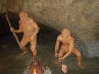 Skulpture Ljudi Koji Su Lovei ivotinje Nalazili Zaklon U Veternici